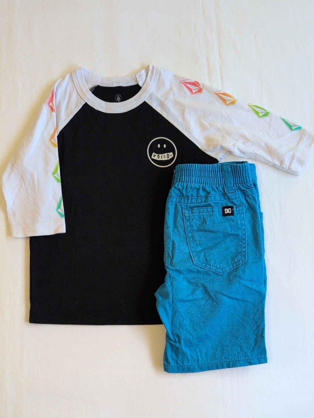 Size 3T Boys Volcom Graphic Raglan Shirt & DC Shoes Cotton Shorts Outfit Set